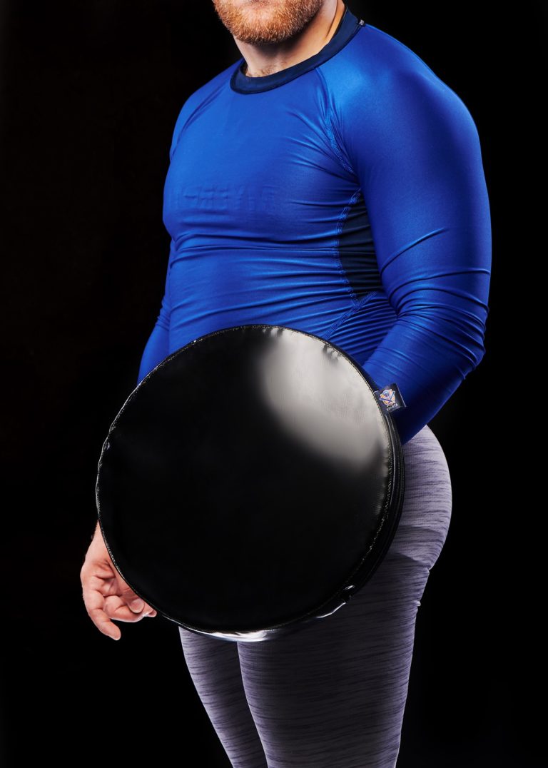 Buckler shield in black