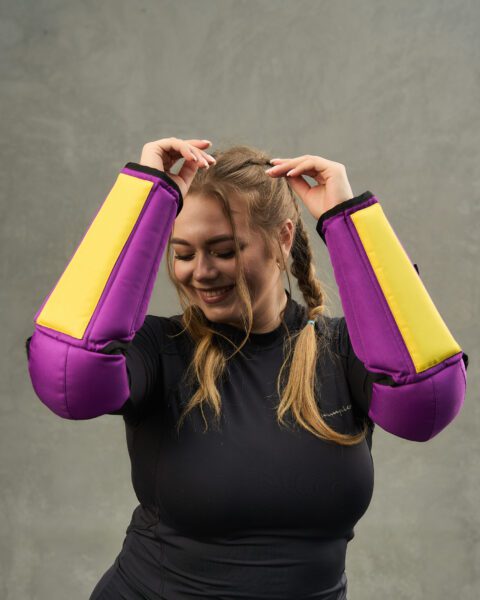 Segmented forearm protection with elbow