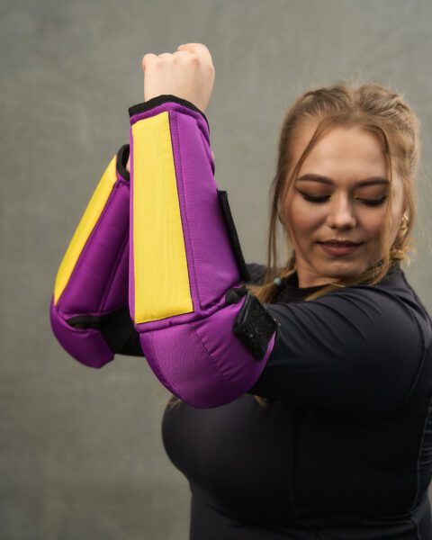 Segmented forearm protection with elbow