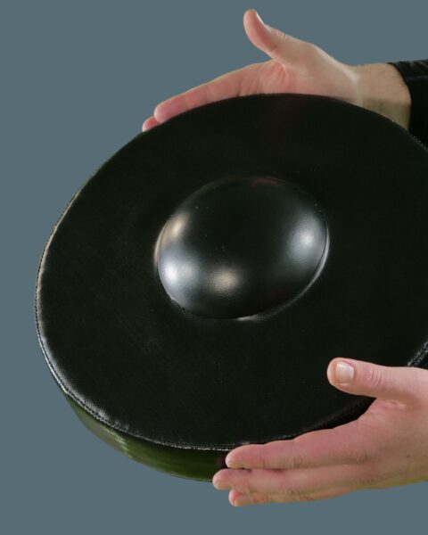 Buckler shield with umbo