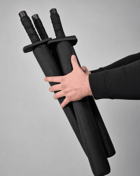 A bundle of four 70 cm swords