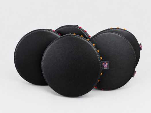 A bundle of five shields buckler mini 25 cm